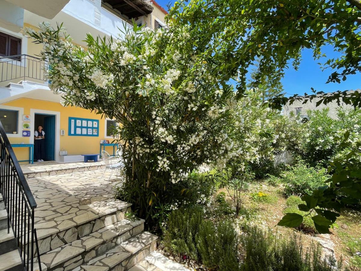 Sunflower Apartments&Studios Kassiopi Exterior foto